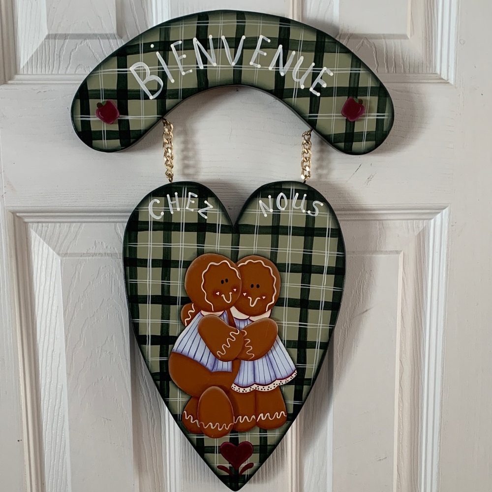 BIENVENUE Plaid Welcome Sign with Heart Design